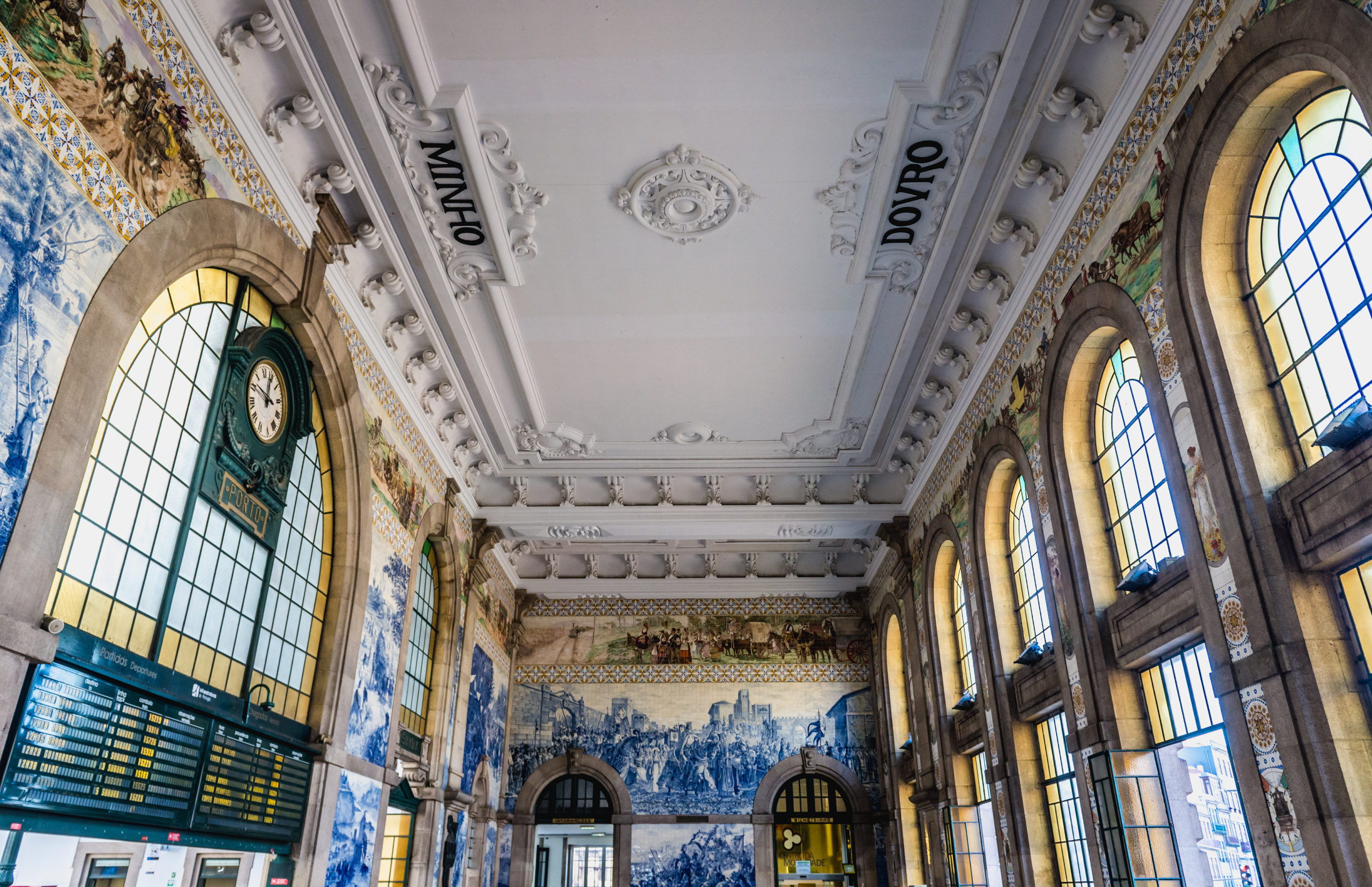 Porto São Bento station