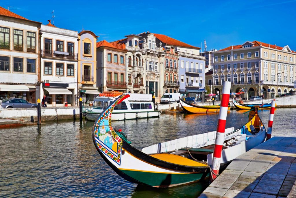 Half day visit of Aveiro and Costa Nova with cruise on a typical boat